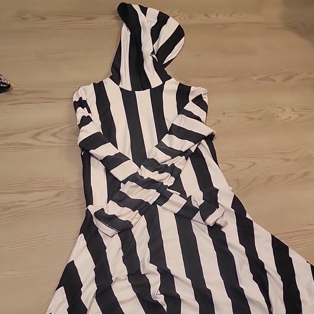 Black and white long sleeve short dress